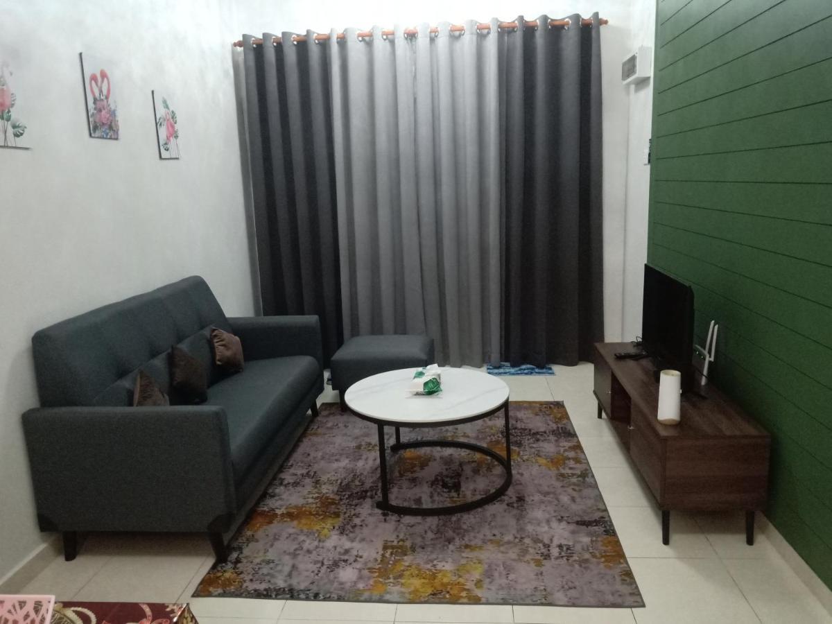 Holiday home Bonda, Taman Mayung, Teluk Kemang - Private Children Pool - Malay Only Kampung Teluk Kemang